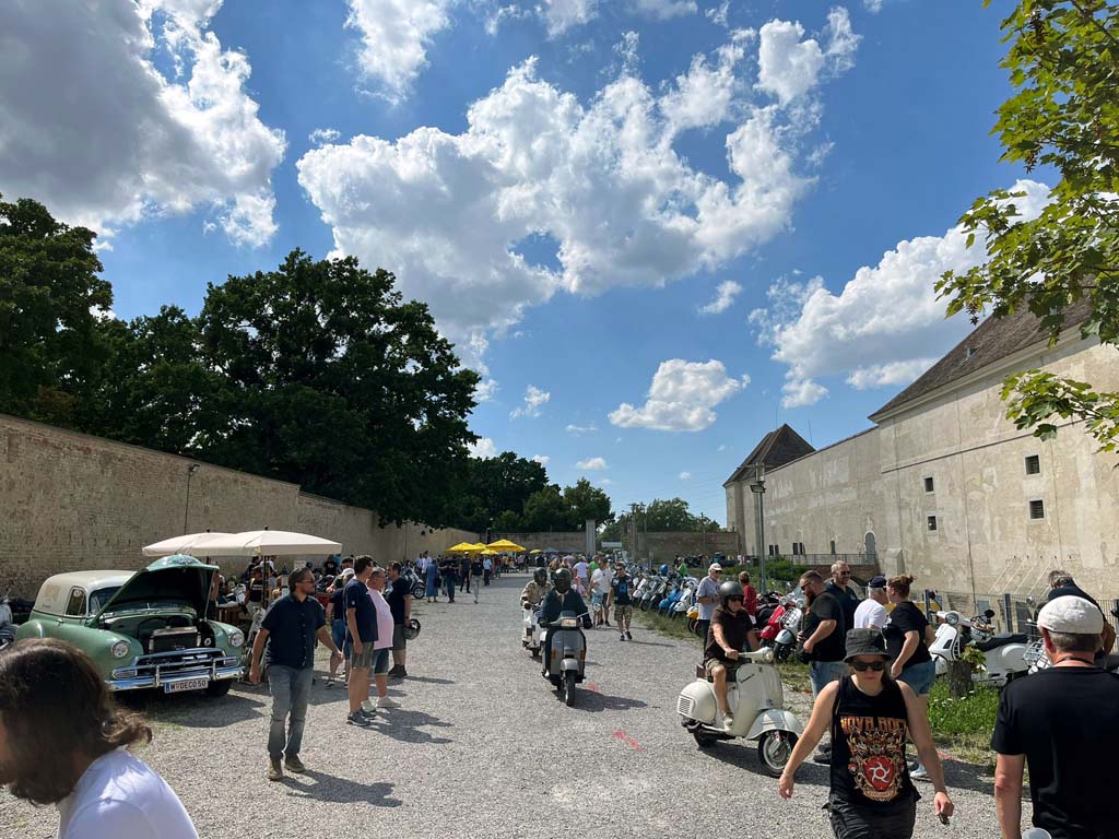1. Wiener Vespa-image100